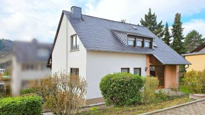 Sehr gepflegtes Einfamilienhaus mit Garage, Garten und Balkon in Bullay/Mosel