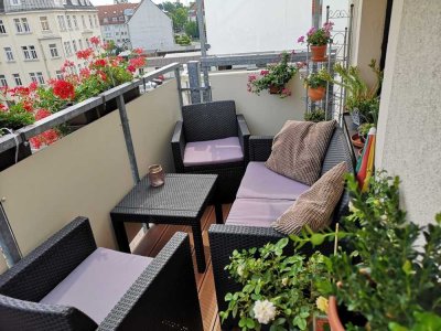helle sanierte Altbau-3-Zimmer-Wohnung mit großem Balkon in zentraler Lage