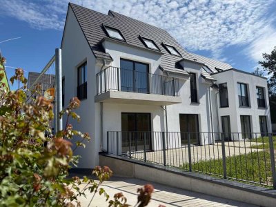 Erstbezug: 2 Zi.mit offener Wohnküche, sehr großer Terrasse, Garten, Fussbodenh.,TG
