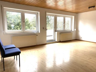 Modernisierte teilmöblierte 2-Zimmer-Wohnung mit Balkon in Düren