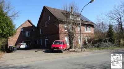 Zwei Häuser mit vier Wohnungen auf einem Grundstück