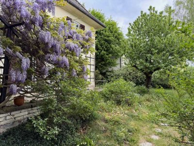 Villa im Dornröschenschlaf, freistehend in München-Pasing, 660 m² Grundstück, 6 Zimmer