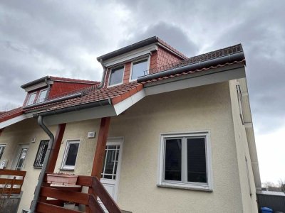 Vollst. renovierte 4-Zimmer-Doppelhaushälfte mit geh. Innenausstattung und EBK