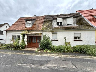 "Handwerkertraum: Doppelhaushälfte auf attraktivem Grundstück"