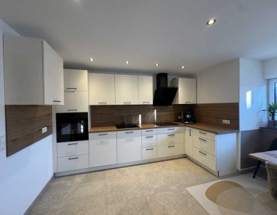 Wunderschöne kernsanierte 4 Zi Whg im 1. OG mit großem Südbalkon