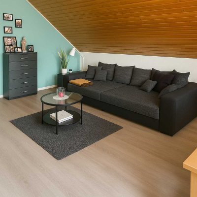 Schöne 3-Zimmer-DG-Wohnung mit Balkon und Einbauküche in toller Lage, ab 01.10.2025