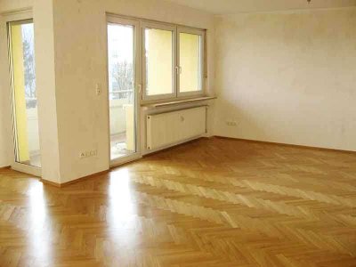 Helle, großzügige 3-Zimmer-Wohnung zum Wohlfühlen, mit Balkon und Garage - nicht für WG geeignet!