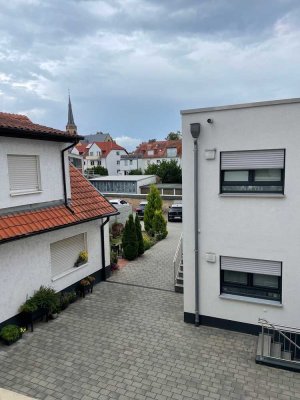 Schöne, große 2 Zimmer Altbauwohnung in Mannheim-Feudenheim