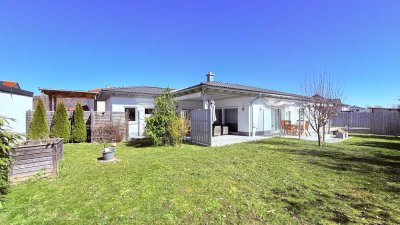 ... AIGNER - Wohnen auf einer Ebene: neuwertiger, ästhetischer Bungalow für gehobene  Ansprüche ...