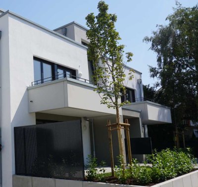 Ab März (flexibel später): Lichtdurchflutete 2-Zimmer-Wohnung mit Garten & Terrasse