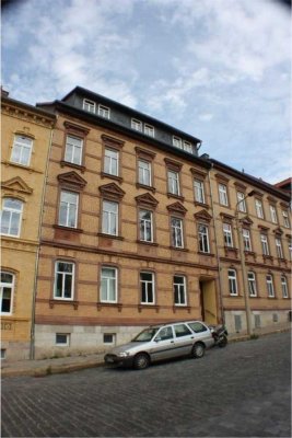 Schöne und vollständig renovierte 4-Zimmer-Dachgeschosswohnung mit geh. Innenausstattung in Apolda