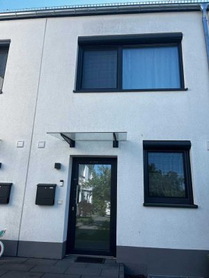 Modernes Reihenmittelhaus zu vermieten: 140m² Wohnfläche in einem Hochheimer Ortsteil