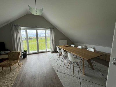 Geschmackvolle, gepflegte 3-Zimmer-Dachgeschosswohnung mit Balkon und Einbauküche in Gaimersheim