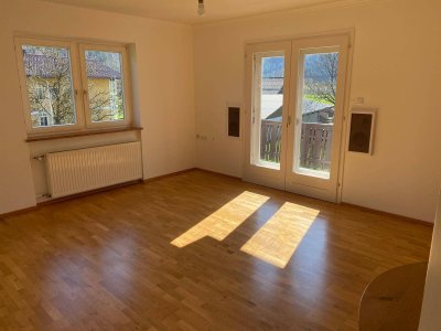 Ruhelage - lichtdurchflutete 68qm Wohnung mit Balkon in vier Parteien Wohnhaus