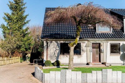 "Eine Hälfte für Sie - Ihr neues Zuhause wartet !" DHH mit Potenzial in Flensburg/Tarup
