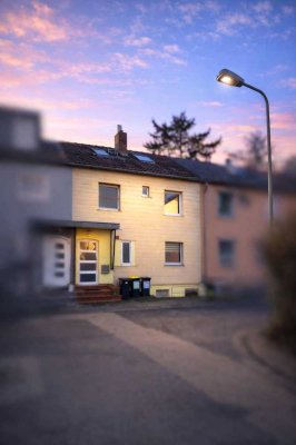 Gepflegtes Reihenmittelhaus mit Garten, Kamin, Stellplatz & Garage