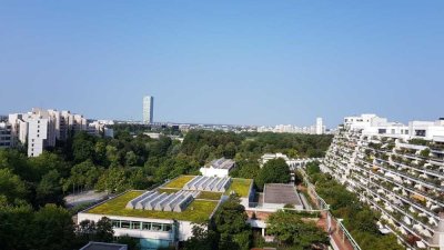 Gemütliches 1-Zimmer-Appartement mit Fernblick und großer Westloggia als Wintergarten in München ...