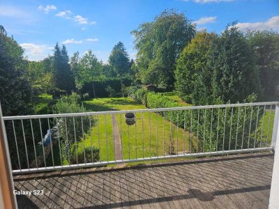 Zentrale 3-Zimmer Wohnung mit 18 m² Balkon in Bergisch Gladbach mit Blick ins Grüne