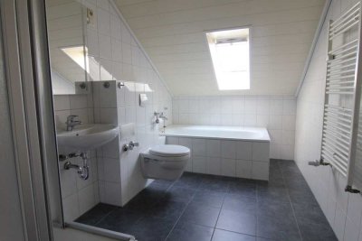 Helle Dachgeschosswohnung mit toller Aufteilung in guter Lage von Dinslaken-Bruch!