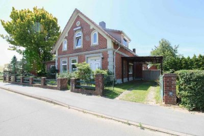 Großartiger Garten, gemütliche Räumlichkeiten und genügend Stellplätze!