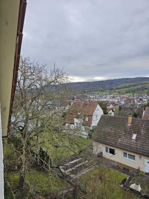 Freundliche helle 2,5-Zimmer Wohnung mit herrlichem Blick über Weinstadt-Beutelsbach