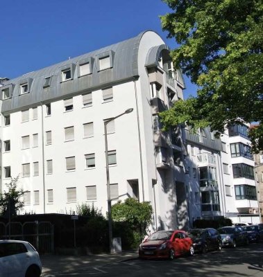 Moderne 2-Zimmer-Wohnung am Fürther Stadtpark mit EBK