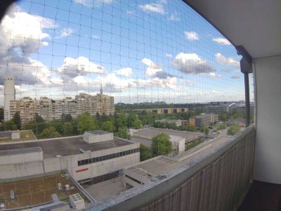 Reserviert: Freies, möbliertes Apartment, Loggia, U-Bahn, München- und Alpenblick
