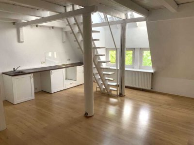 Galeriewohnung mit 98 m² Wfl. und Küchenzeile im Dachgeschoss