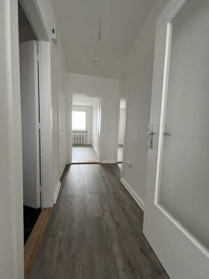 Sanierte Wohnung mit 2 Zimmern und 2 halben Zimmern!