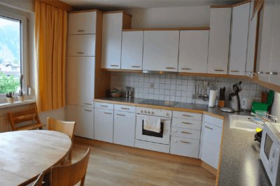 Helle 114 m² Familienwohnung in Top-Lage – mit Balkon &amp; Stellplatz