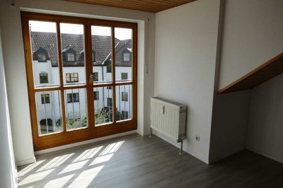 Attraktive 2-Zimmer-Dachgeschosswohnung mit Tiefgaragenstellplatz im beliebten Steinweg (Regensburg)