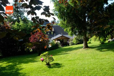 Charmantes 1–2-Familienhaus mit traumhaftem Grundstück, Pool, Nebengebäude und Doppelgarage