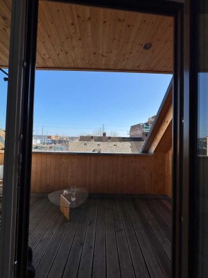 +Neuwertige 2 Zi. Whg mit Dachterrasse und Einbauküche+