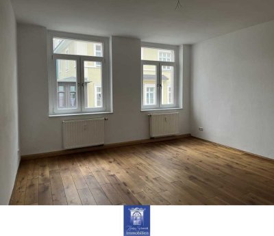 Alles was das Herz begehrt! Perfekte Wohnung mit Einbauküche, Balkon und Parkett!