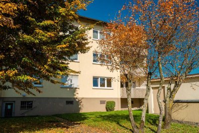 Im Hochparterre-Geschoss mit Balkon!
