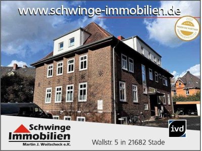 SCHWINGE IMMOBILIEN Stade: Dachgeschosswohnung über 2 Etagen Innenstadt Stade zu verkaufen.