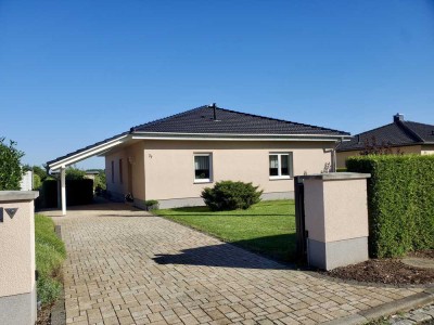 Lichtdurchfluteter Wohlfühl-Bungalow mit großem Garten & Swimmingpool in Zeitz