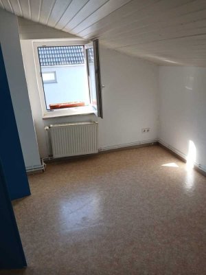 Charmante 2-Zimmer-Dachgeschosswohnung in zentraler Lage von Frankfurt am Main