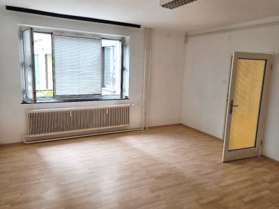 Zentral gelegene 3-Zimmer-Wohnung (rd. 74 m2, EG) samt Einzelgarage