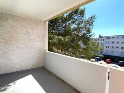 * 4 Zimmer = FAMILIENTAUGLICH - Waldlage nahe Merkurstrasse * FRISCH RENOVIERT * 2. OG *