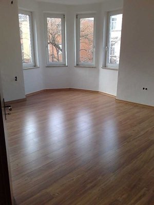 Exklusive, geräumige und sanierte 2-Zimmer-Wohnung mit Balkon in Augsburg