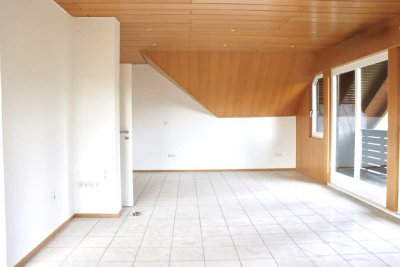 Erstbezug nach Sanierung großzügige 2,5 Zimmerwohnung mit Balkon