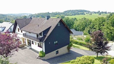 Toplage in Denklingen: 2-FH mit 4 Garagen und Carport