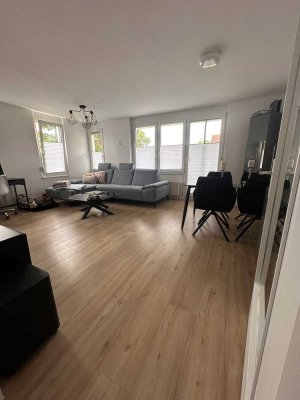 2-Raum-Wohnung mit großem Süd-Balkon und 2 Stellplätzen (Garage + Außenstellplatz)