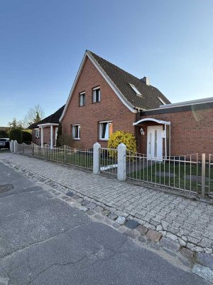 Charmantes Eckreihenhaus mit Wintergarten und Garten/ Lübeck Kücknitz