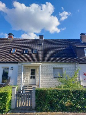 Kassel-Bettenhausen: Bezugsfreies und gepflegtes Reihenmittelhaus mit Wintergarten und großem Garten