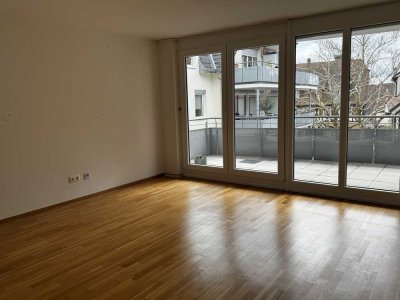 Sehr helle, barrierefreie und gut geschnittene 4-Zimmer-Wohnung im Herzen von Echterdingen