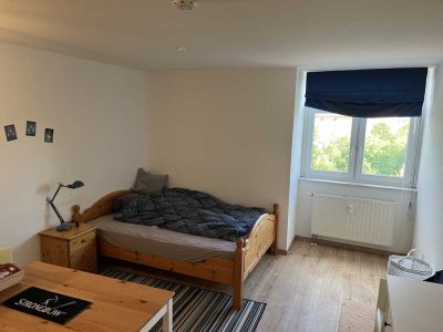 Erstbezug nach Renovierung mit Einbauküche: Exklusive 1-Zimmer-Wohnung mit geh. Innenausstattung
