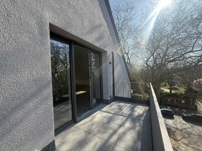 Hochwertige Wohnung mit Designerbad – orange Glasbadewanne, Balkon, Aufzug, Garage in DO-Hörde
