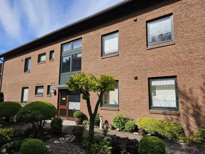 Schöner Schnitt – tolle Ausstattung – 2 Zimmer-Wohnung mit Balkon im DG